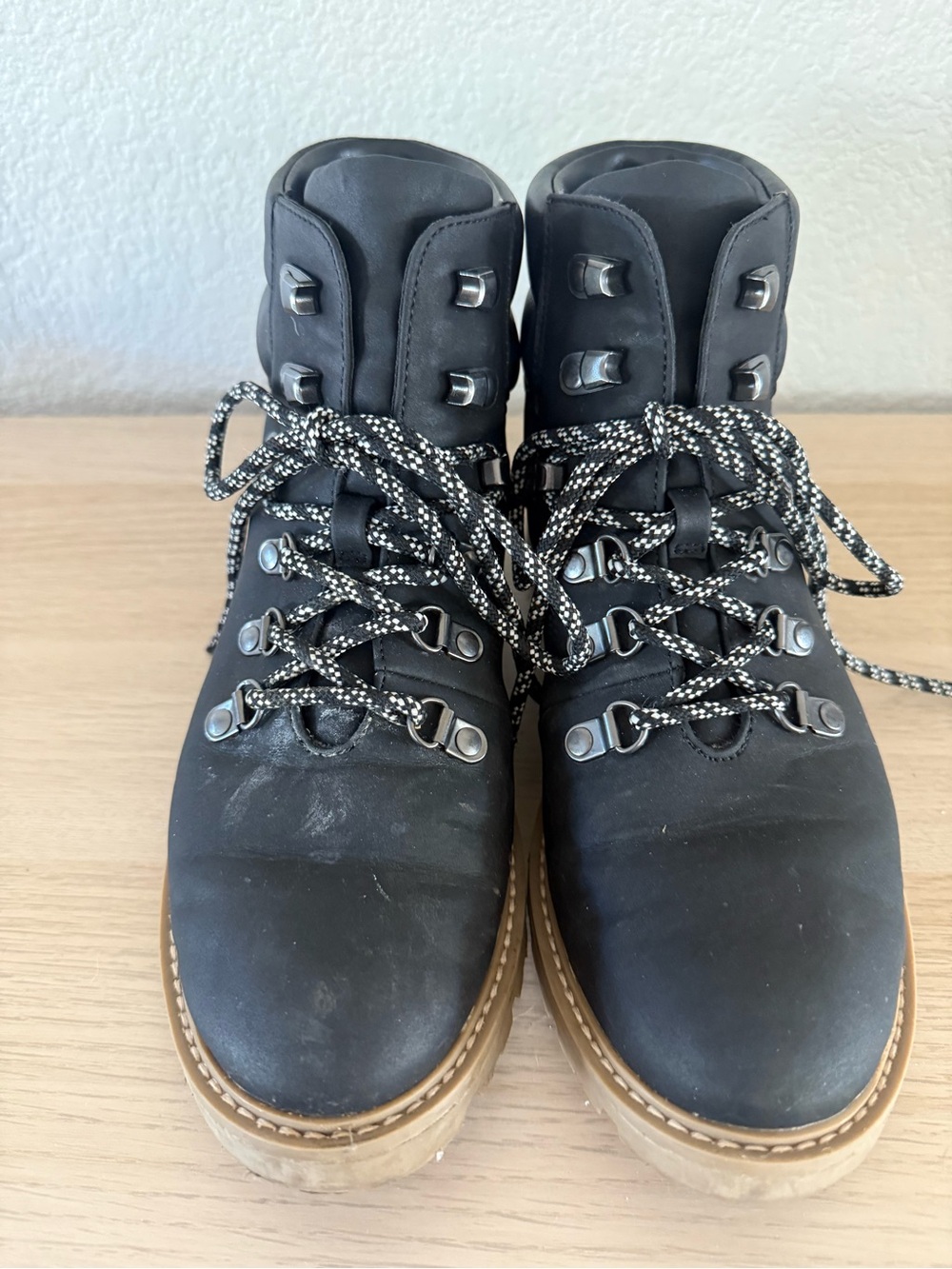 Universal Thread Black Lace-Up Hiking Boots with Tan Sole